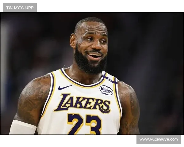 湖人五人缺阵詹姆斯创历史纪录 布克砍24分罚球引争议导致大败